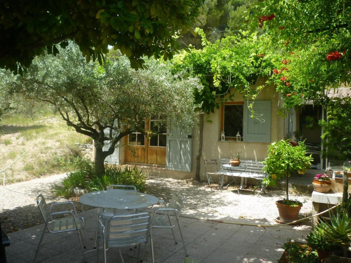 La Petite Maison Vaugines Buitenkant foto